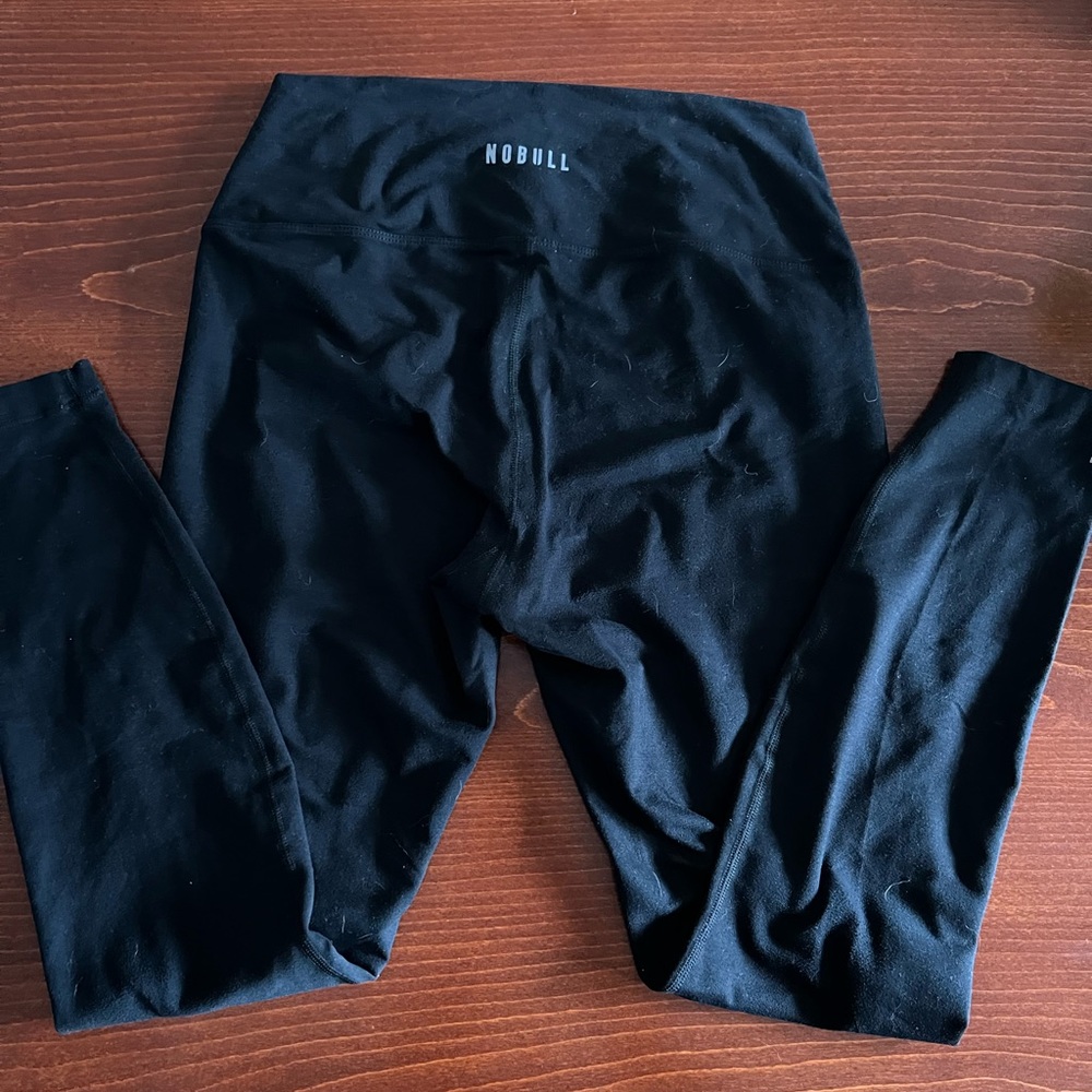 SOLD 4 pairs NOBULL black leggings
